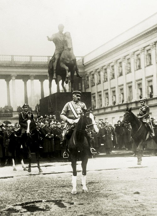 Józef Piłsudski: między wizją a wizerunkiem
