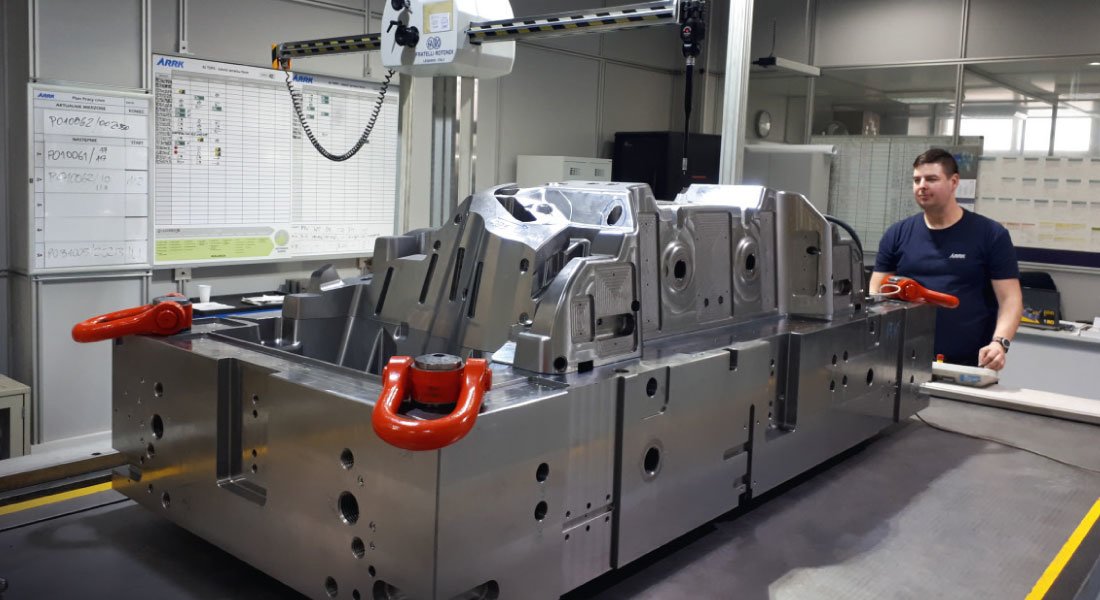 Oczekiwania wymagających klientów wymuszają inwestycje w park maszynowy i nowe technologie produkcji.