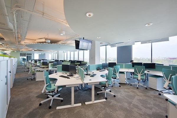 Jak zmienia się rola i aranżacja contact center?